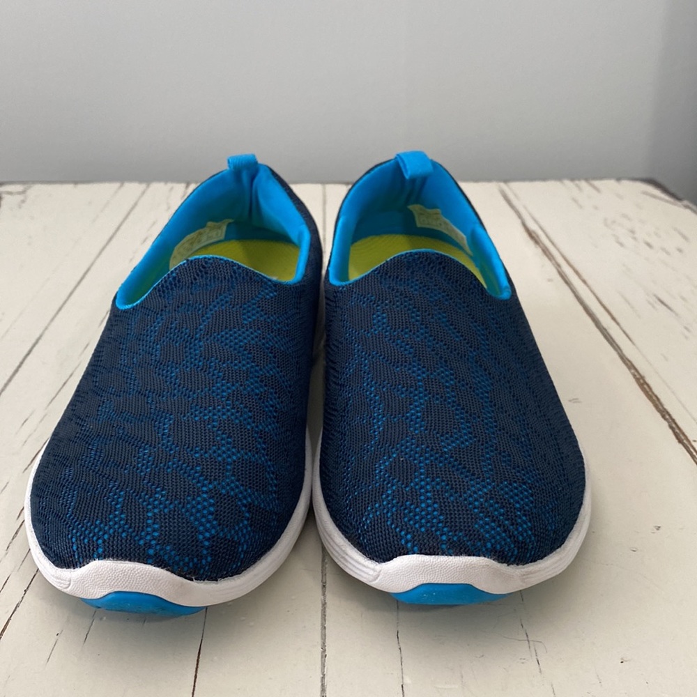 Last days! Vionic Hydra orthotic blue mesh slip on shoes 9